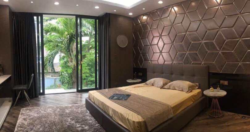 phong ngu rong rai day du thiet bi 810x430 - Giá mua bán nhà Biệt thự nguyên căn số 68 Nội khu Nam Thông 2 Quận 7 T6/2025