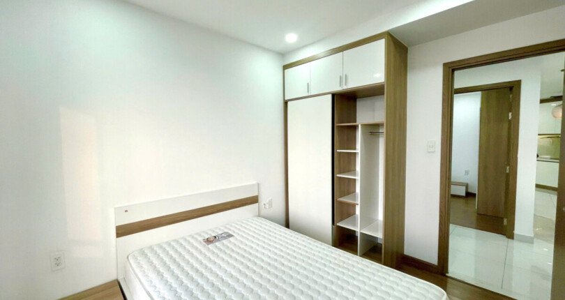 phong ngu trong can ho ban 810x430 - Giá mua bán căn hộ 3pn tháp E chung cư Scenic Valley 1 Quận 7 T6/2025