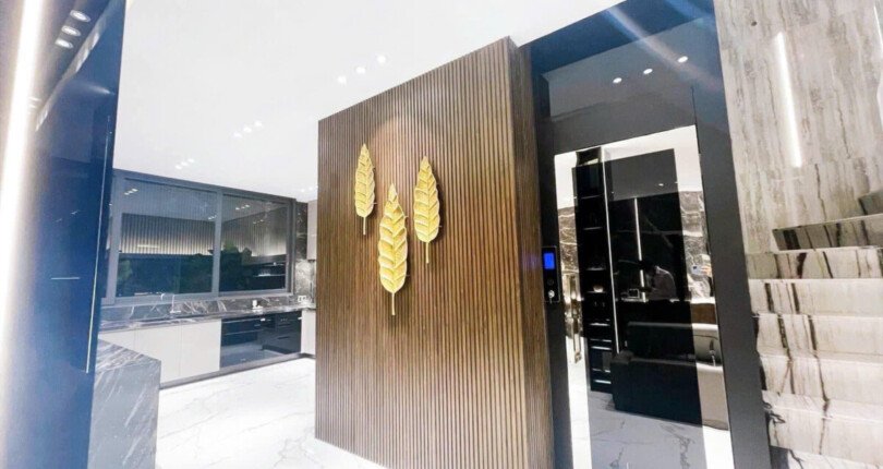 thang may trong nha biet thu ban 810x430 - Giá mua bán nhà Biệt thự nguyên căn số 68 Nội khu Nam Thông 2 Quận 7 T6/2025