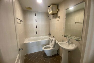 toilet-co-bon-tam-nam