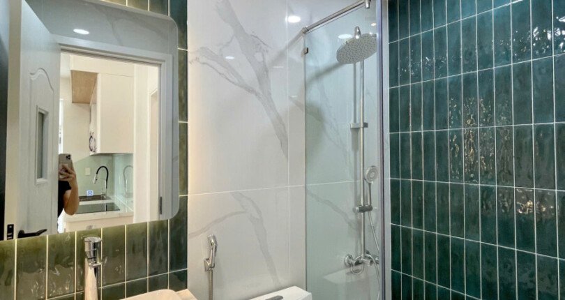 toilet day du thiet bi nhu hinh 810x430 - Giá mua bán căn hộ 2pn tháp 7C chung cư Sky Garden Quận 7 T6/2025