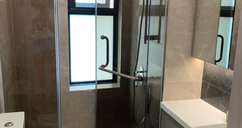 toilet sang trong day du thiet bi noi that 810x430 - Giá mua bán căn hộ 2pn tháp B chung cư Hưng Phúc Premier Quận 7 T6/2025