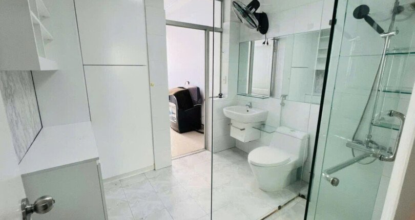 tollet can ho ban 2 810x430 - Bán căn hộ chung cư Sky Garden 2, diện tích 131m2, 03pn, giá 7.650 tỷ, nhà có hợp đồng thuê cao.