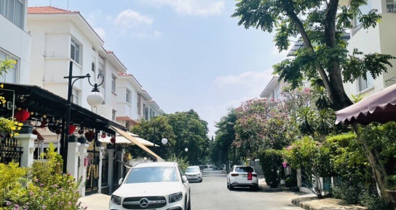 vi tri nha biet thu ban mat duong noi khu my kim 2 810x430 - Giá mua bán nhà Biệt thự nguyên căn góc đường Nội khu Mỹ Kim Quận 7 T6/2025