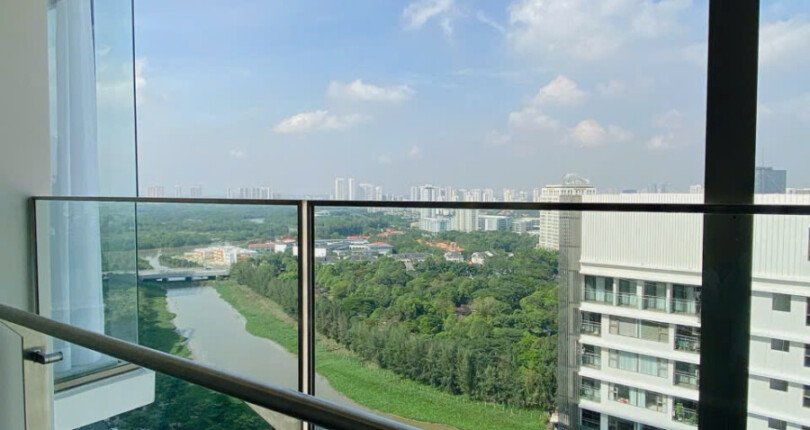 view ban cong phong khach 810x430 - Giá cho thuê căn hộ 3pn tháp C chung cư The Peak Phú Mỹ Hưng T6/2025