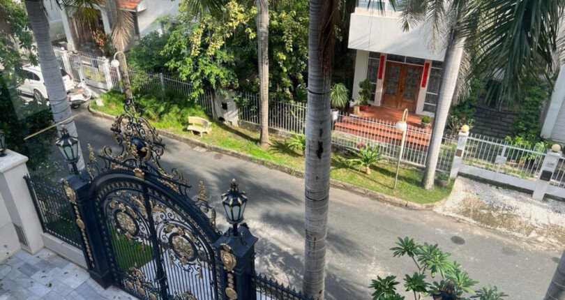 view nhin tu lau 1 810x430 - Giá mua bán nhà Biệt thự nguyên căn góc nội khu Mỹ Hoàng Phú Mỹ Hưng có hồ bơi T6/2025