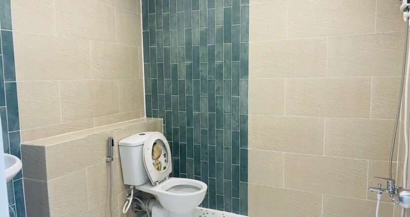 wc can ho can cho thue 810x430 - Cho thuê nhanh căn hộ chung cư Central Garden , 04pn, giá 20tr/tháng, nội thất mới hoàn toàn.