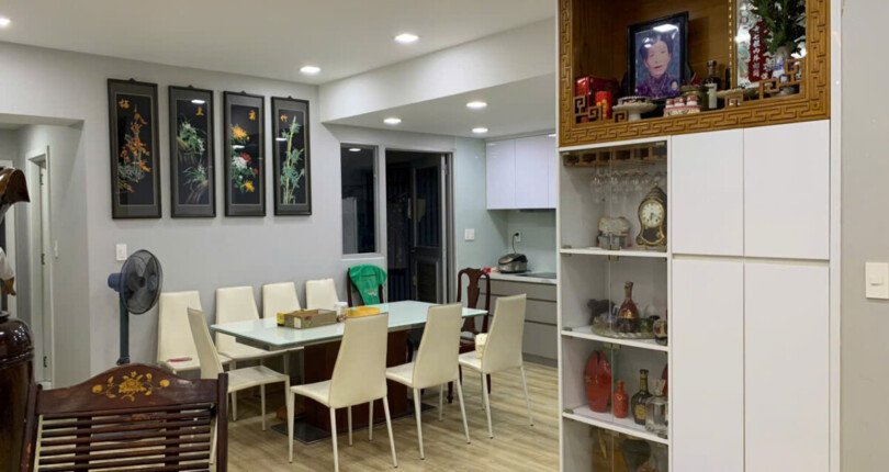 ban can ho garden court 2 11 810x430 - Bán nhanh căn Garden Court 2. DT 135m2 Nhà như hình- 3 phòng-2wc ban công rộng rất thoáng- sẵn sổ- Giá 14 Tỷ