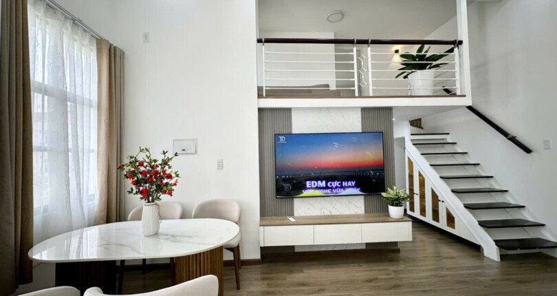 ban can ho hung vuong 1 2 810x430 - Cần bán siêu phẩm Sky Garden 1. Căn hộ Duplex. Mới decor Nội thất như hình- 2 Phòng-2wc- Giá bán 4.690 Tỷ