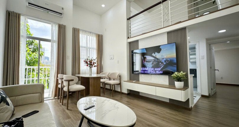 ban can ho hung vuong 1 6 810x430 - Cần bán siêu phẩm Sky Garden 1. Căn hộ Duplex. Mới decor Nội thất như hình- 2 Phòng-2wc- Giá bán 4.690 Tỷ