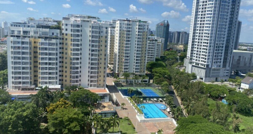 ban can ho skt garden 3 810x430 - Bán nhanh căn hộ Sky Garden 3. DT 70m2 Nhà đẹp- Lầu cao- View trực diện hồ bơi rất đẹp- Giá bán chỉ 4.850 Tỷ