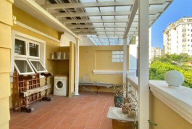 ban-cong-san-thuong-rong-rai