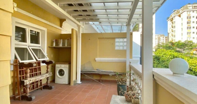 ban cong san thuong rong rai 810x430 - Giá cho thuê nhà Biệt thự nguyên căn Nội khu Mỹ Thái 2 Phú Mỹ Hưng T7/2025