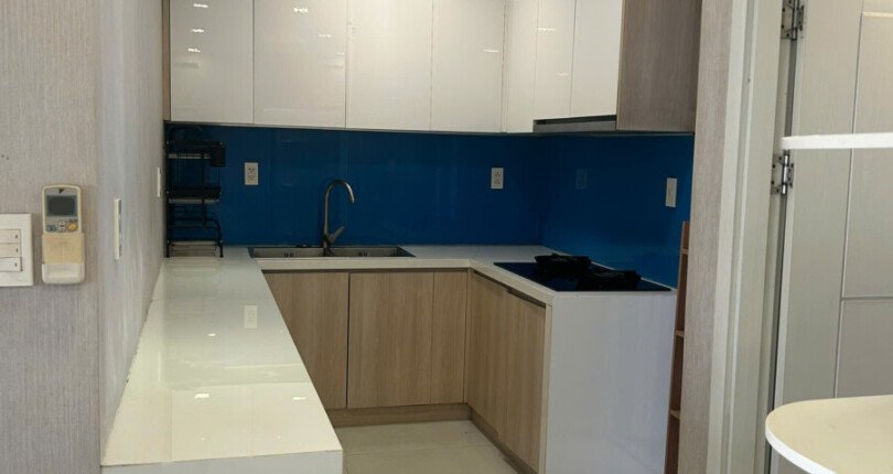 bep can ho ban 10 810x430 - Cần bán căn hộ chung cư Scenic Valley 1, 77m2, giá 6.350 tỷ + 01 ô đậu xe ô tô, nhà đang trống