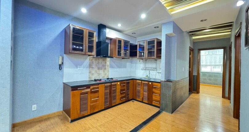 bep can ho ban 19 810x430 - Kẹt tiền cần bán gấp căn hộ chung cư Sky Garden 1, 91m2, 03pn, giá 5.750 tỷ, đầy đủ nội thất , xem nhà dễ.