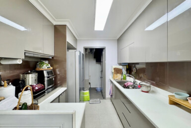 bep can ho ban 21 385x258 - Bán căn hộ chung cư Hưng Phúc, 97m2, 03pn, giá 8.2 tỷ, nhà đẹp, nội thất căn hộ đầy đủ.