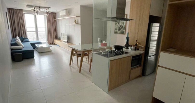 bep can ho ban 25 810x430 - Bán nhanh căn hộ chung cư Scenic Valley 1, diện tích 101m2, tầng cao, giá 8.3 tỷ, đầy đủ nội thất.