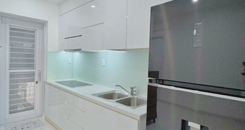 bep can ho ban 30 810x430 - Bán căn hộ 80m2, chung cư Scenic Valley 1, 02pn, nhà đẹp, giá 7 tỷ, nhà đang có hợp đồng thuê.