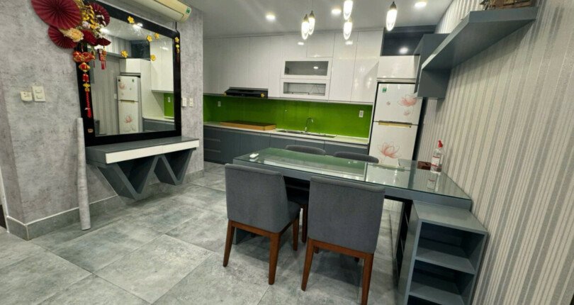 bep can ho ban 9 810x430 - Bán căn hộ chung cư Star hill, 95m2, giá 8,350 tỷ, 03pn, nhà đang có hợp đồng thuê 21tr/tháng.