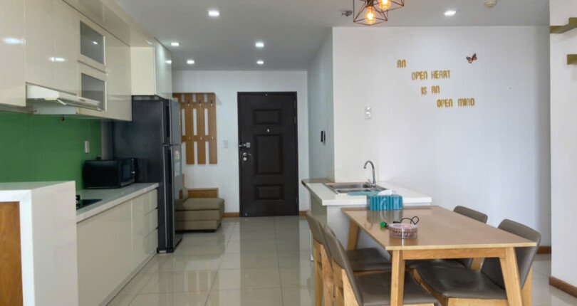 bep can ho can ban 3 810x430 - Bán căn hộ chung cư Scenic Valley 1, 70m2, giá 6.050 tỷ, đầy đủ nội thất , xem nhà dễ.