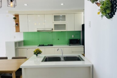 bep can ho cho thue 2 385x258 - Bán căn hộ chung cư Scenic Valley 1, 70m2, giá 6.050 tỷ, nội thất đầy đủ, xem nhà dễ.