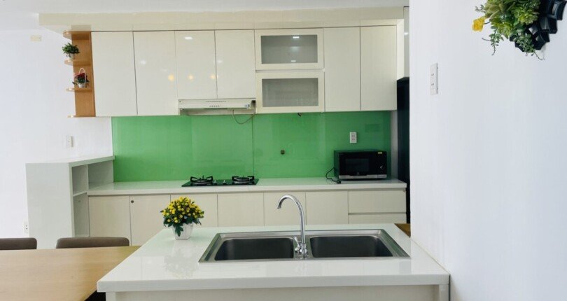 bep can ho cho thue 2 810x430 - Bán căn hộ chung cư Scenic Valley 1, 70m2, giá 6.050 tỷ, nội thất đầy đủ, xem nhà dễ.