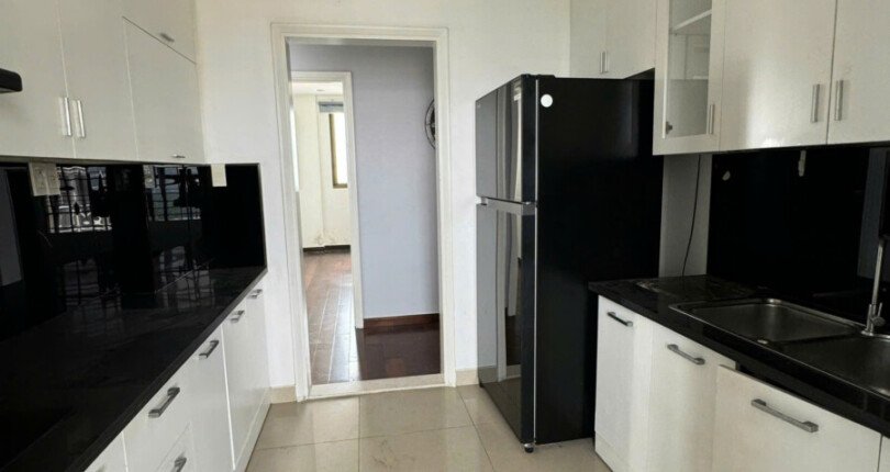 bep trong can ho ban 2 810x430 - Giá mua bán căn hộ 3pn Tháp O view sông chung cư The Panorama T7/2025