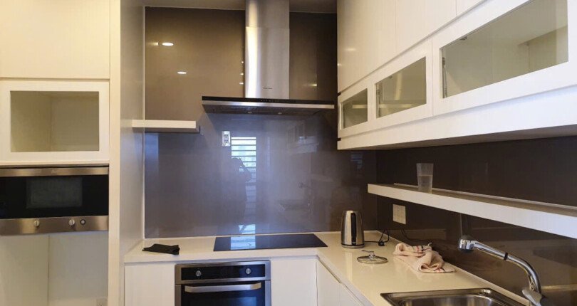 bep trong can ho ban 4 810x430 - Giá mua bán căn hộ 3pn Tháp H chung cư Star Hill T8/2025