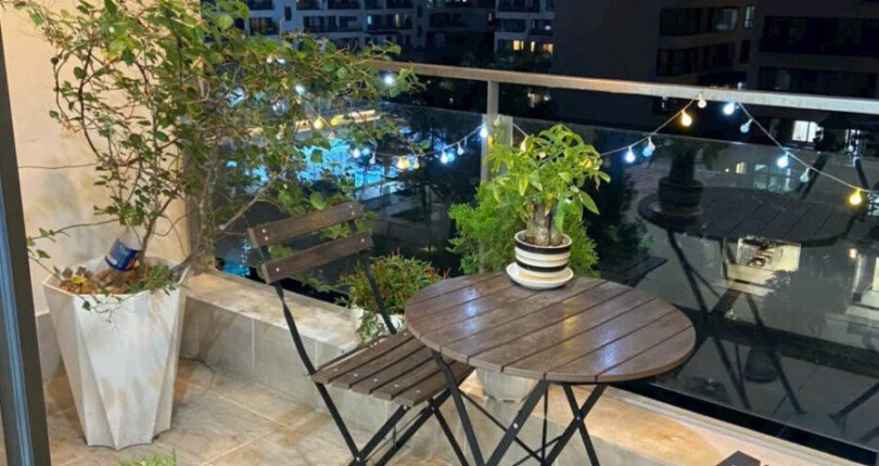 can canh ban cong phong khach can ho 810x430 - Giá mua bán căn hộ 3pn The Panorama phường Tân Hưng T7/2025