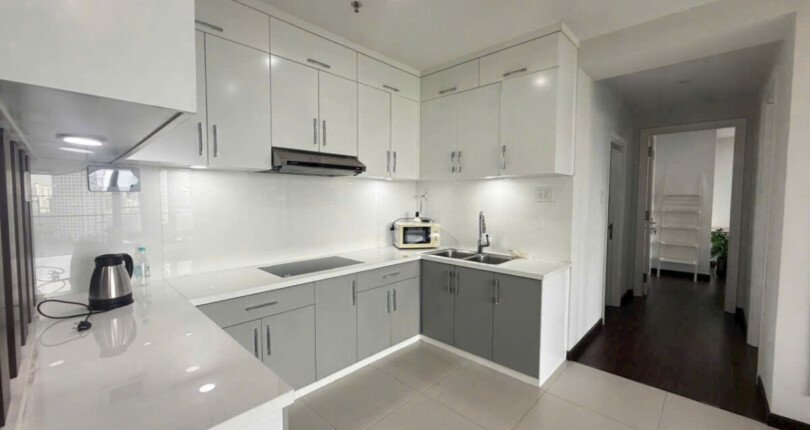 can canh bep rong rai 1 810x430 - Giá mua bán căn hộ 2pn Tháp D chung cư Green Valley T8/2025