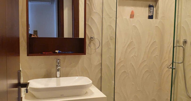 can ho ban co 2 toilet day du thiet bi 810x430 - Giá mua bán căn hộ 3pn Tháp H chung cư Star Hill T8/2025