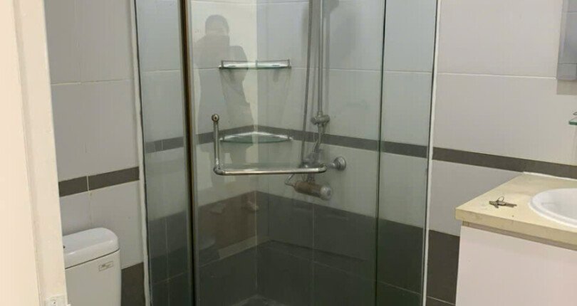 can ho ban co 2 toilet hoan thien nhu hinh 810x430 - Giá mua bán căn hộ 2pn tòa F chung cư Scenic Valley 1 T7/2025