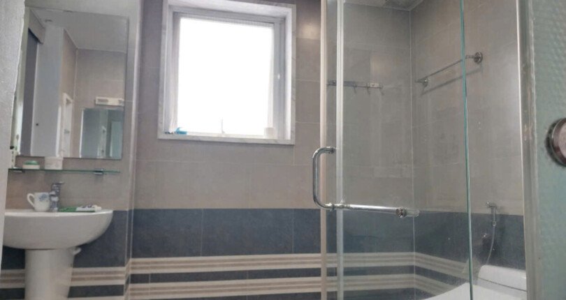 can ho co 2 toilet 810x430 - Giá mua bán căn hộ 3pn Tháp C chung cư Riverside Residence T7/2025