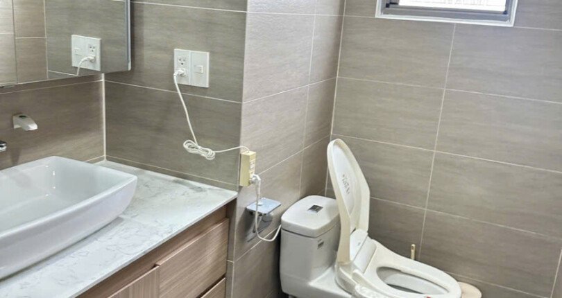 can ho co 2 toilet hoan thien nhu hinh 3 810x430 - Bán gấp căn hộ Hưng Phúc 3pn căn góc view biệt thự, lầu cao, nhà đẹp, giá 8,5 tỷ