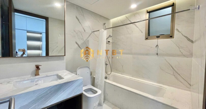 can ho co 2 toilet hoan thien nhu hinh 810x430 - Giá mua bán căn hộ 3pn tháp A chung cư The Peak Phú Mỹ Hưng phường Tân Mỹ T7/2025