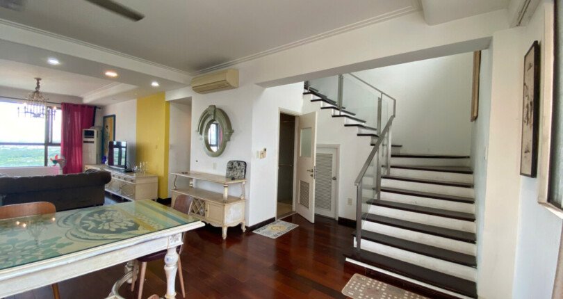 cau thang len lau 1 2 810x430 - Bán gấp Penthouse The Panorama Phú Mỹ Hưng, view sông, diện tích 312m2, giá 37,5 tỷ