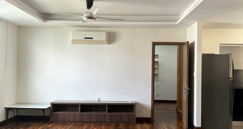 cho thue can ho penthouse canh vien 1 1 810x430 - Cho thuê Penthouse Cảnh Viên 1. DT 260m2 Siêu rộng Với 4 Phòng ngủ- 4 toilet. Nội thất như hình- Giá thuê rẻ 35 Triệu/Tháng