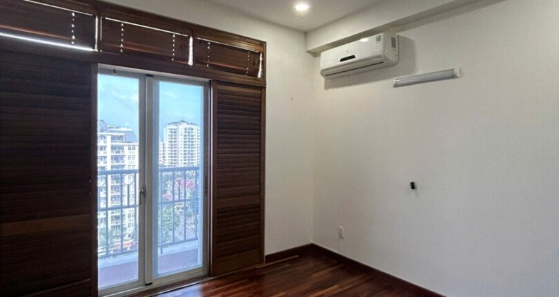 cho thue can ho penthouse canh vien 1 18 810x430 - Cho thuê Penthouse Cảnh Viên 1. DT 260m2 Siêu rộng Với 4 Phòng ngủ- 4 toilet. Nội thất như hình- Giá thuê rẻ 35 Triệu/Tháng