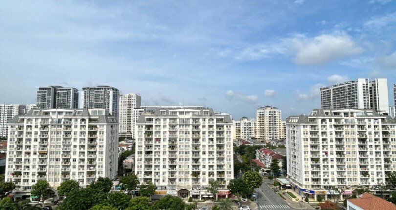 cho thue can ho penthouse canh vien 1 23 810x430 - Cho thuê Penthouse Cảnh Viên 1. DT 260m2 Siêu rộng Với 4 Phòng ngủ- 4 toilet. Nội thất như hình- Giá thuê rẻ 35 Triệu/Tháng