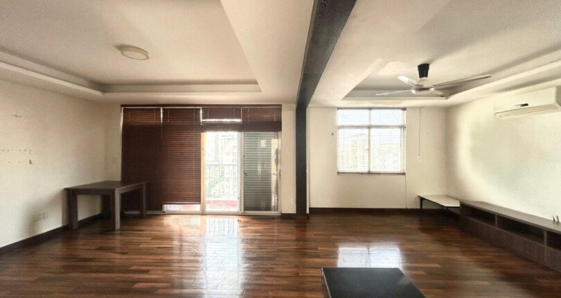 cho thue can ho penthouse canh vien 1 32 810x430 - Cho thuê Penthouse Cảnh Viên 1. DT 260m2 Siêu rộng Với 4 Phòng ngủ- 4 toilet. Nội thất như hình- Giá thuê rẻ 35 Triệu/Tháng
