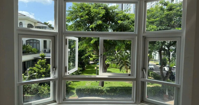 cua so phong ngu lon 810x430 - Giá mua bán nhà Biệt thự nguyên căn số 38 Mỹ Thái 2A Phú Mỹ Hưng T7/2025