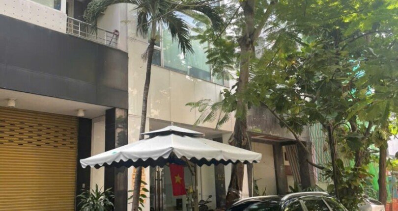 duong rong rai cho dau xe o to thoai mai 810x430 - Giá mua bán tòa nhà văn phòng có thang máy đường Nội khu Hưng Gia 1 T7/2025