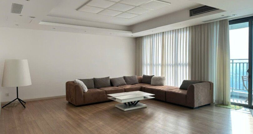 gen h z6835626037248 0502ca8fa50348fc594b0cf0efe3099f 810x430 - Bán Rivera Point Block T3 Tầng 31 dt 188m 3 phòng giá 13 tỷ 700