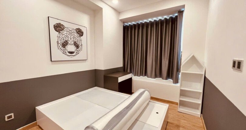 gen h z6839211124539 8a6905c162153997a64e31fb4f556190 810x430 - Cho thuê Midtown M8 Block H Tầng 8 dt 82m 2 phòng giá 1200usd