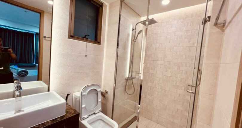 gen h z6839211131712 d8db4184aed1007ae0279b0849fcc39c 810x430 - Cho thuê Midtown M8 Block H Tầng 8 dt 82m 2 phòng giá 1200usd