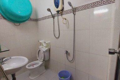 hien-trang-nha-co-15-toilet-nhu-hinh