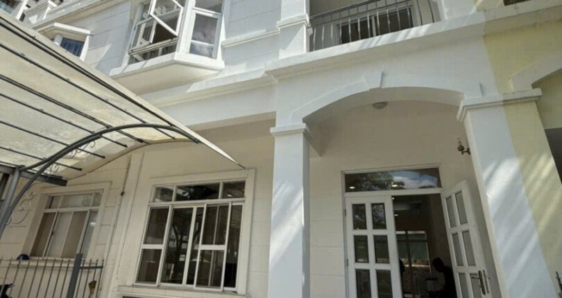 hinh anh mua ban nha biet thu nguyen can kdc my thai 2a phu my hung phuong tan my t7 2025 810x430 - Giá mua bán nhà Biệt thự nguyên căn số 38 Mỹ Thái 2A Phú Mỹ Hưng T7/2025