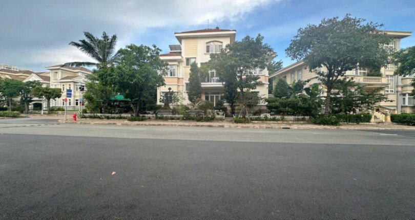 hinh anh mua ban nha biet thu nguyen can khu chateau phu my hung t7 2025 810x430 - Giá mua bán nhà Biệt thự nguyên căn Nội khu Chateau Phú Mỹ Hưng phường Tân Mỹ t7/2025