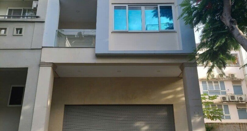hinh anh nha pho nguyen can ban 810x430 - Giá mua bán nhà nguyên căn 6pn có thang máy đường Hưng Gia 1 T7/2025