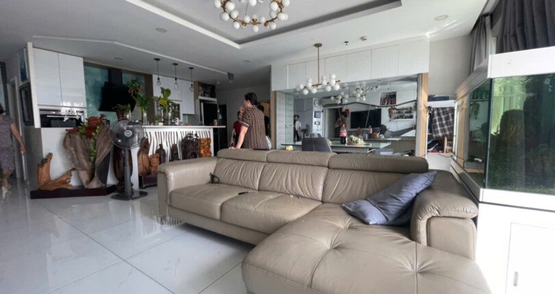 hinh anh phong khach can ho can ban 5 810x430 - Bán căn hộ chung cư Scenic Valley 1, diện tích 133m2, giá 12 tỷ, nhà đẹp, nội thất đầy đủ.